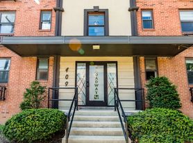 Broadway 46 Apartments