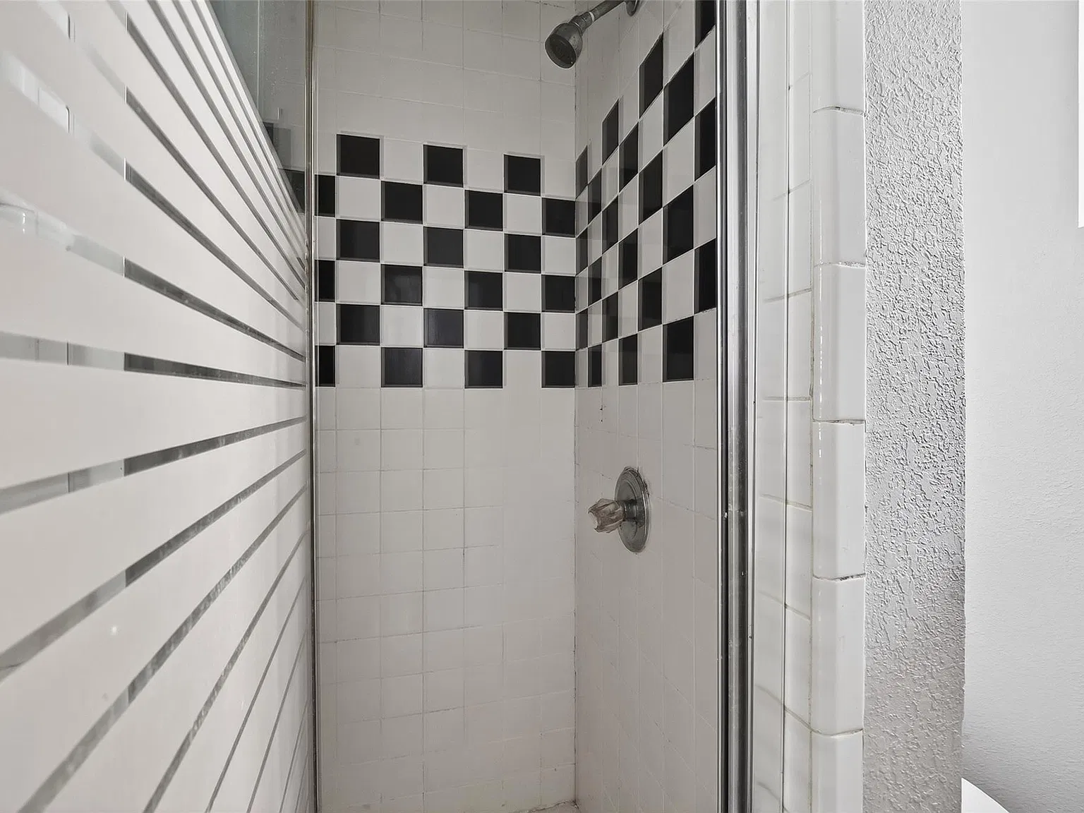 1 bed, 1.0 bath, 550 sqft, $700 — Photo 2
