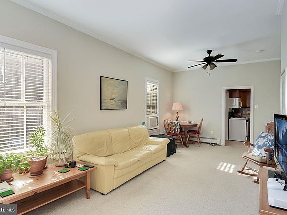 5th image of 1904 N Taylor St