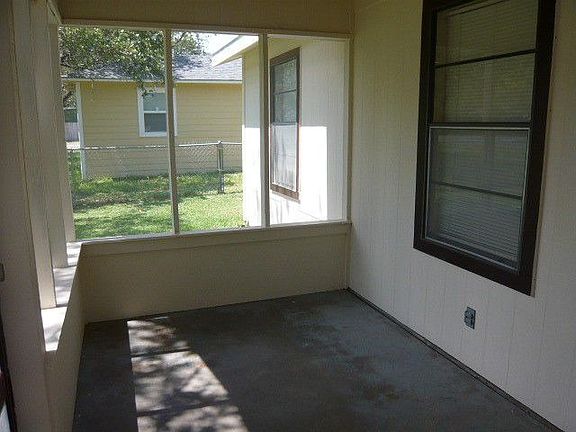 5th image of 511 N Terry St