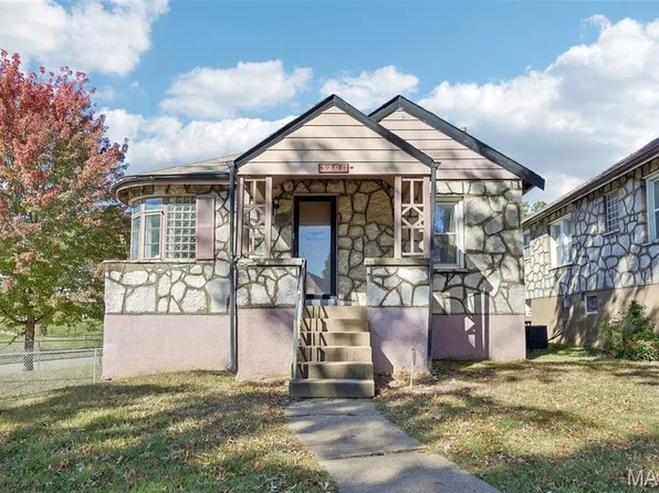 3201 Capehart Dr, Saint Louis, MO 63121