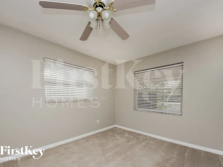 504 Saint Dunstan Way — Photo 12
