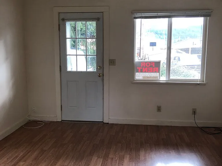 360 N State St — Photo 4