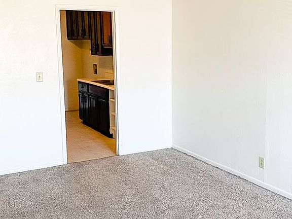 3rd image of 716 Highland Dr #102