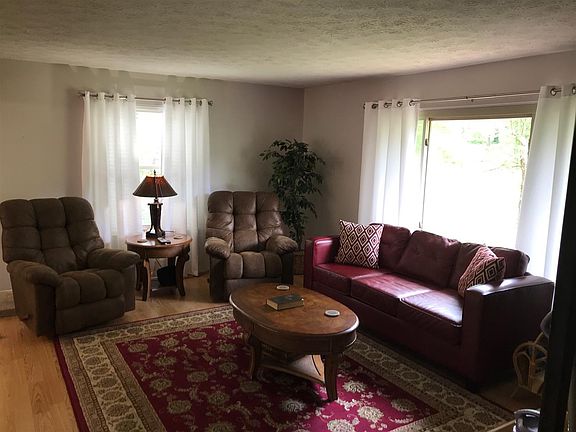 3rd image of 82 Pleasant Hill Ln
