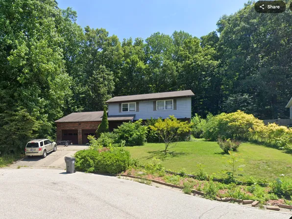 910 N Park Ridge Ct, Bloomington, IN 47408