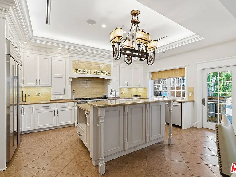 900 Chantilly Rd — Photo 11