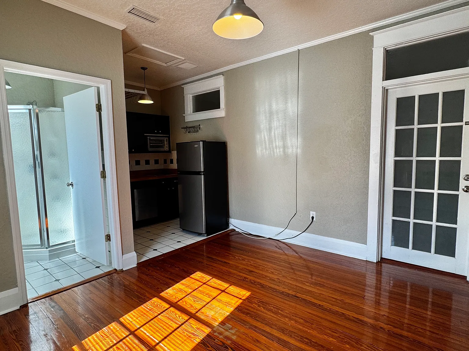 1 bed, 400 sqft, $1,200 — Photo 4