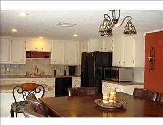 2nd image of 1406 N Greenfield Cir