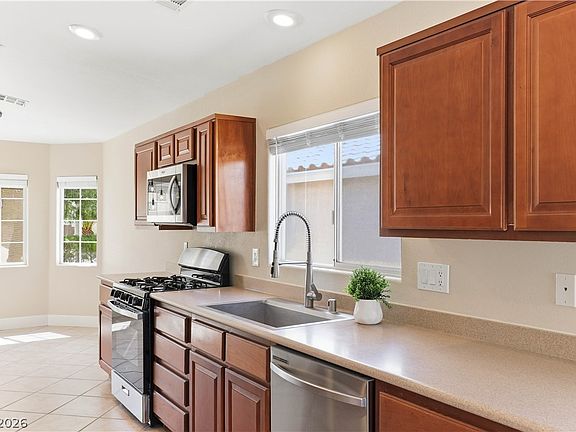 5th image of 2272 Chestnut Ranch Ave