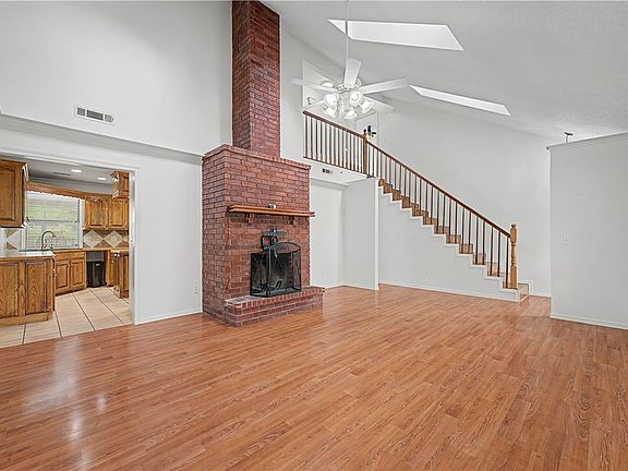 4th image of 4001 Clark Ave
