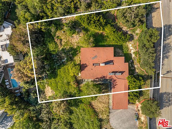 2nd image of 747 N Tigertail Rd