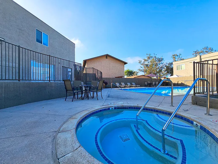 Sandalwood Apartments — Photo 6