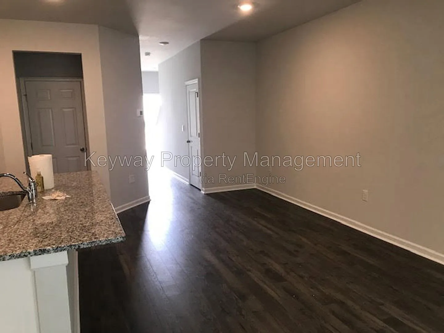3 bed, 2.5 bath, 1435 sqft, $1,635 — Photo 3