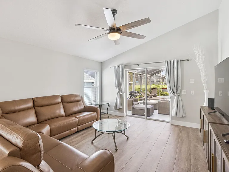 639 Kensington Dr — Photo 8