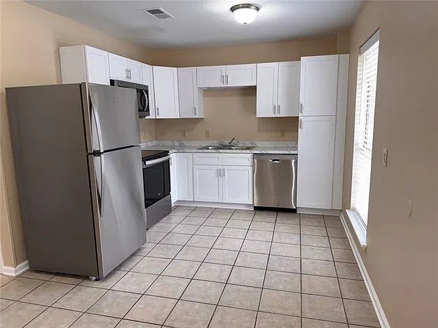 2 bed, 1.5 bath, 850 sqft, $1,125 — Photo 2