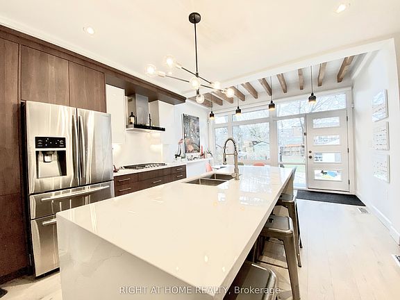 2nd image of 16 Woodlee Rd