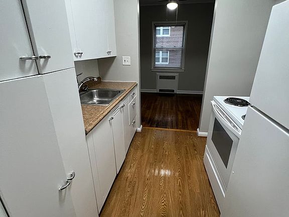 5th image of 12021 Edgewater Dr APT 309