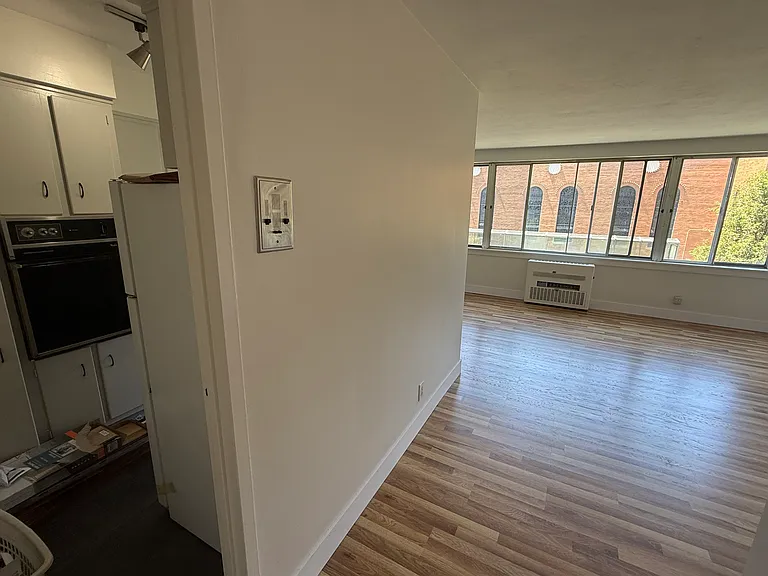 1000 East Ave #204 — Photo 2