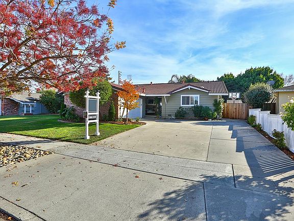 2nd image of 1666 Andalusia Way