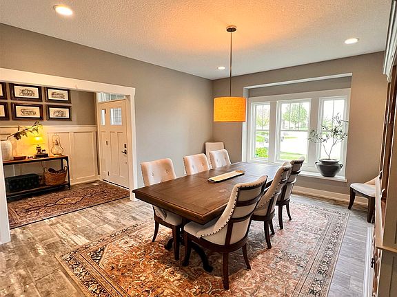 3rd image of 333 Crestwood Ct