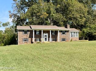 7803 Lucky Ln, Corryton, TN 37721