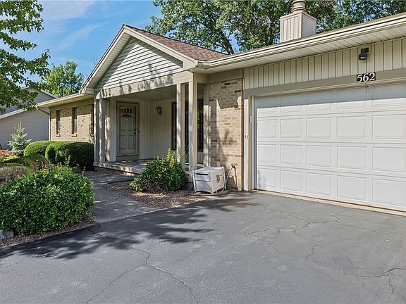 2nd image of 562 Vintage Ln
