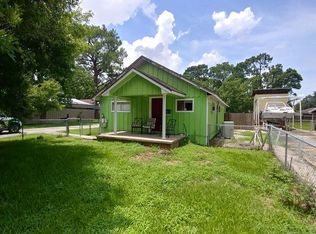 7121 Terrell St, Groves, TX 77619