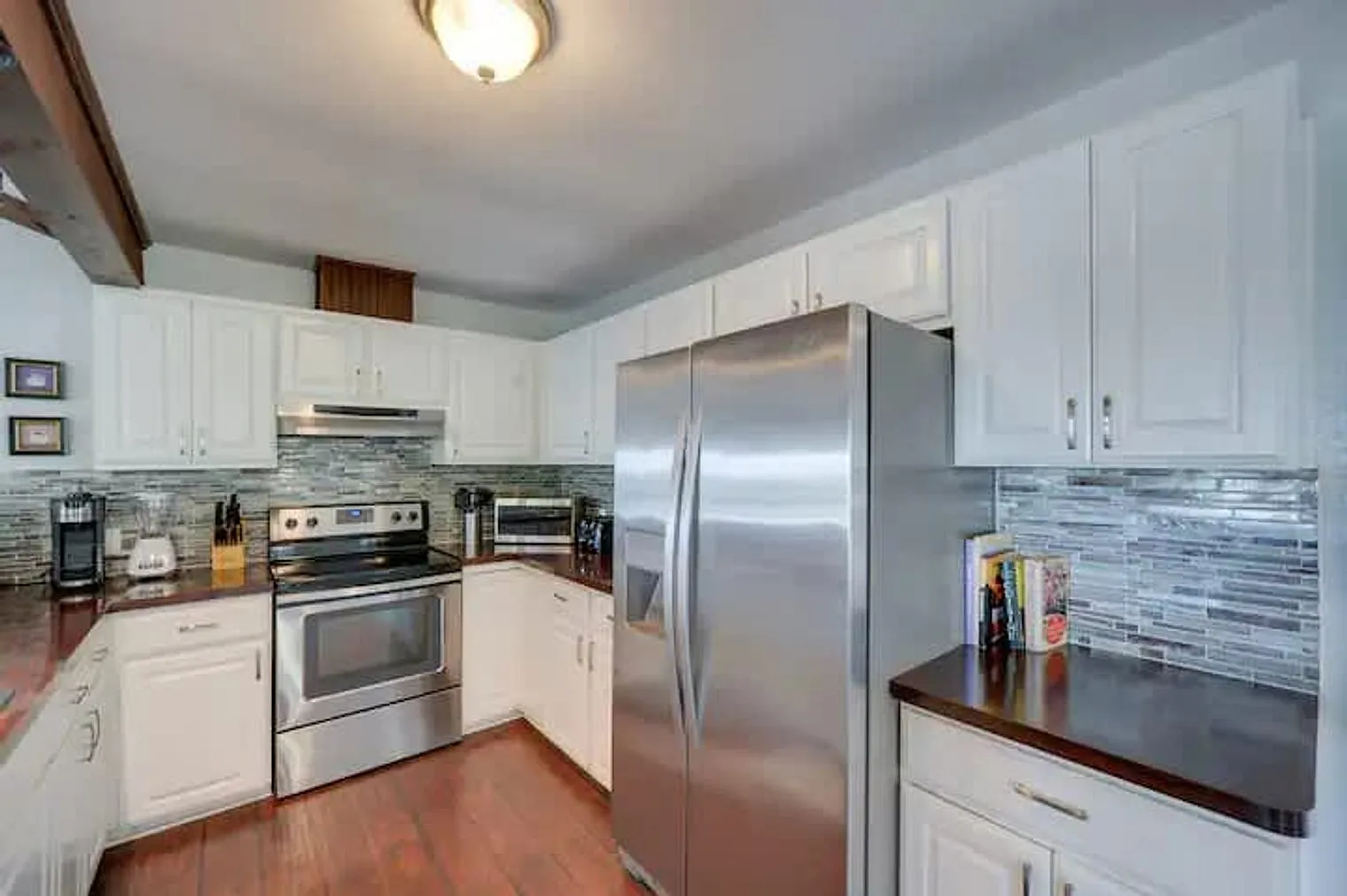 3 bed, 2.0 bath, 1550 sqft, $4,440 — Photo 4