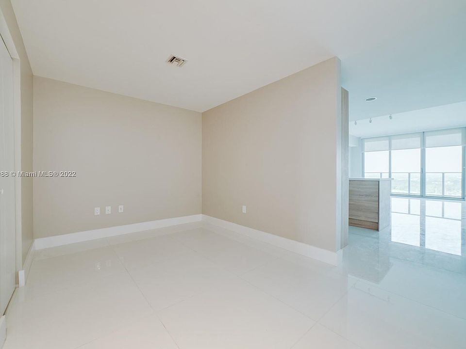 1st image of 16385 Biscayne Blvd Unit 2403