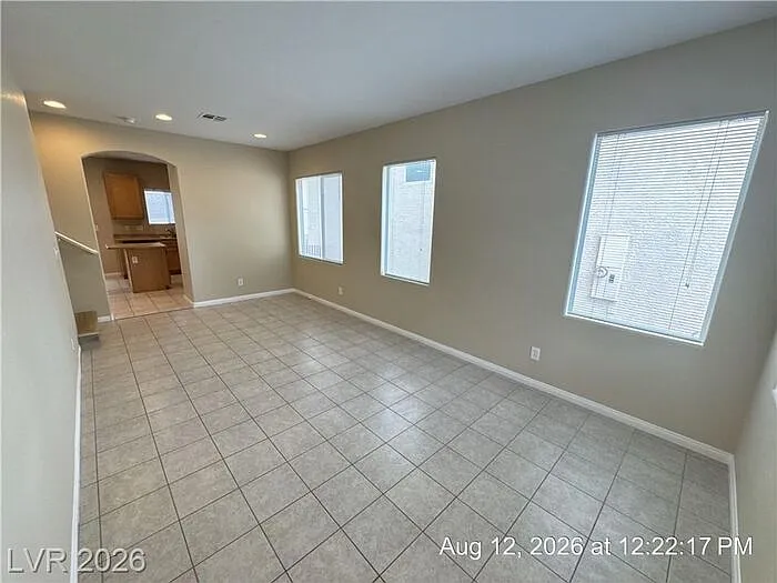 4 bed, 2.5 bath, 1723 sqft, $1,945 — Photo 2