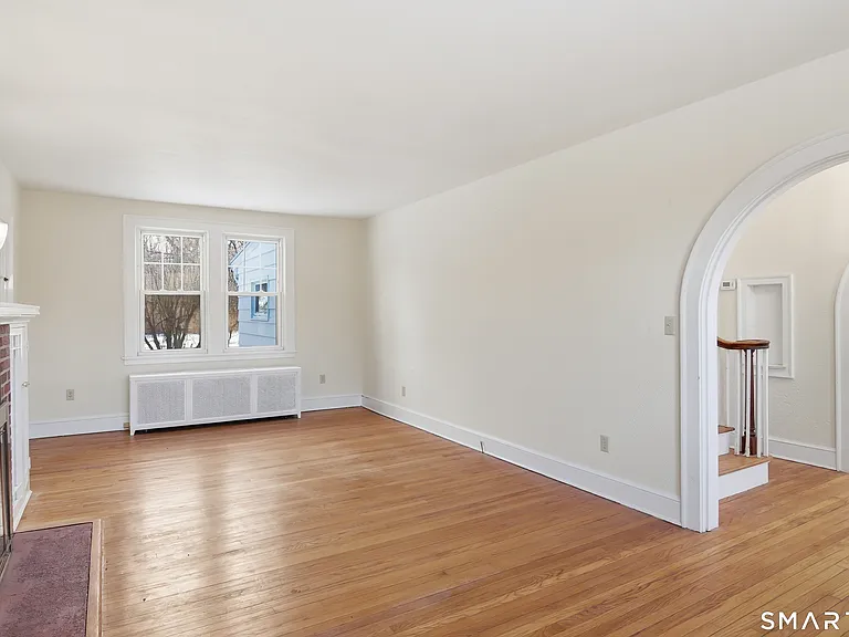 815 E Main St — Photo 8