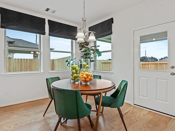 Cozy dining area off kitchen