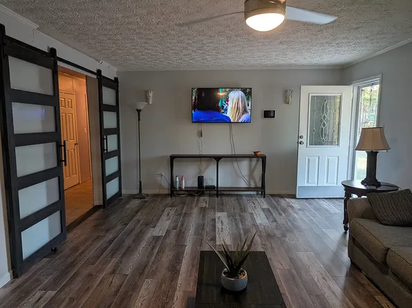 438 Dickson Rd, East Arcadia, NC 28456