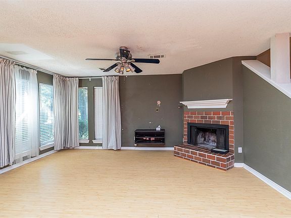 3rd image of 5942 Arncliffe Dr