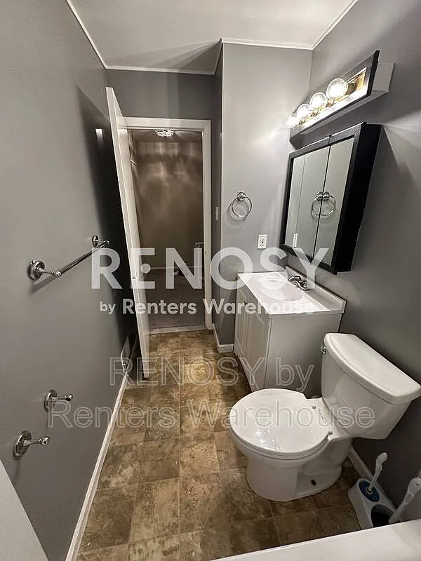 3 bed, 2.0 bath, 2000 sqft, $2,100 — Photo 2