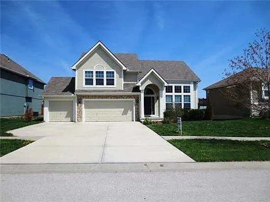 931 Wyndham Dr — Photo 1