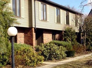 17 Winston Ct, Amherst, MA 01002