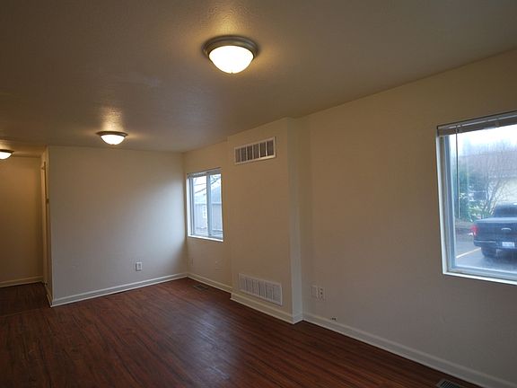 2nd image of 1027 La Salle Ave APT B
