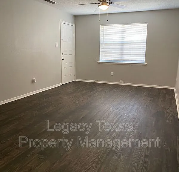 1302 Berry Dr #B — Photo 18