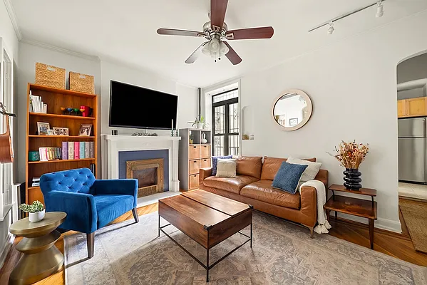 Living room, photo 1