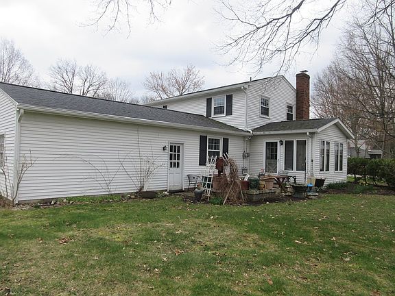 2nd image of 1555 Edgewood Dr