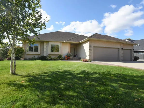 3201 Eagle Ridge Dr E, Willmar, MN 56201