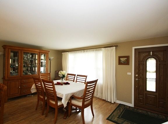 3rd image of 1025 Fairlane Dr