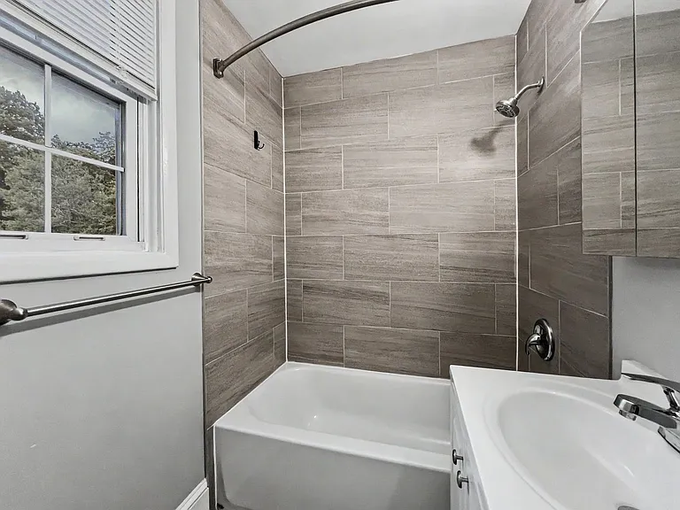 1012 E Lancaster Ave — Photo 21
