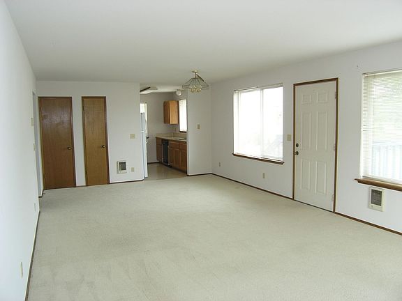 4th image of 1051 SE 8th Ave Building A