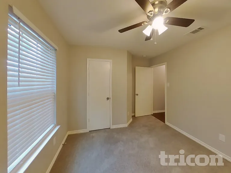 1326 Foster St — Photo 10