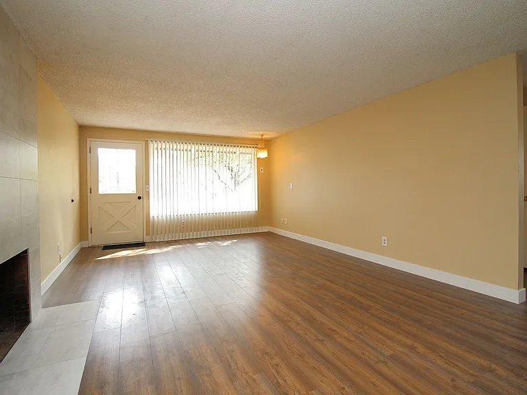 5536 SE Harlow St — Photo 3