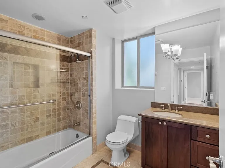11280 La Maida St #303 — Photo 12