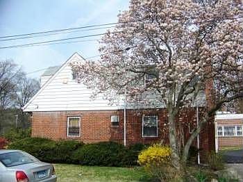 4th image of 200-04 McLaughlin Ave